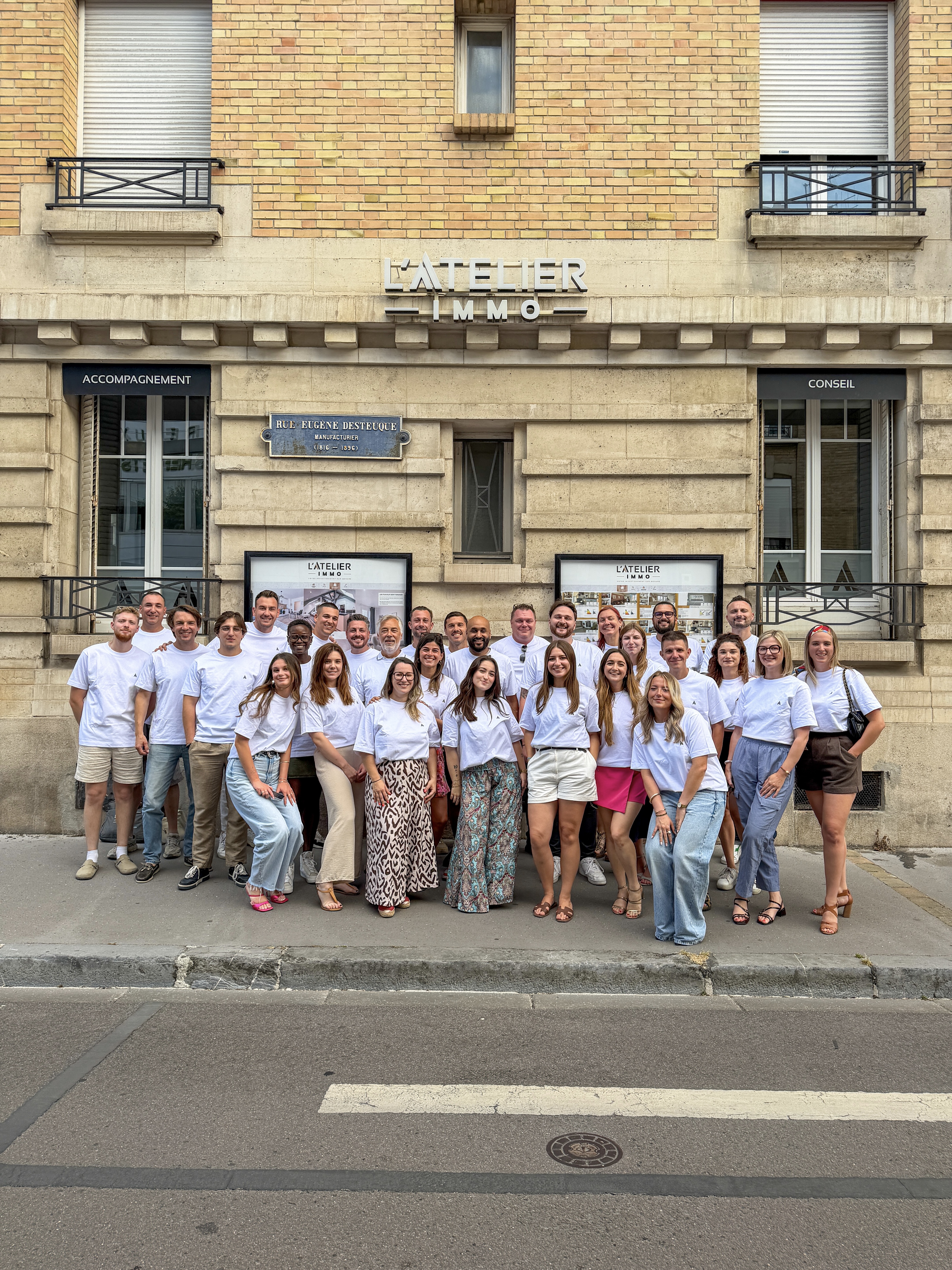 L'équipe L'Atelier Immo — juin 2026, devant l'agence Reims